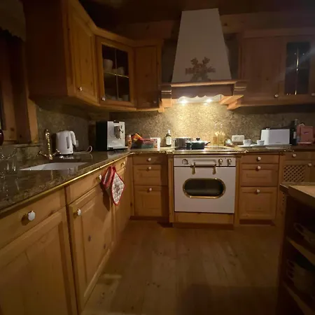 Hollerhaus Chalet Sankt Johann in Tirol